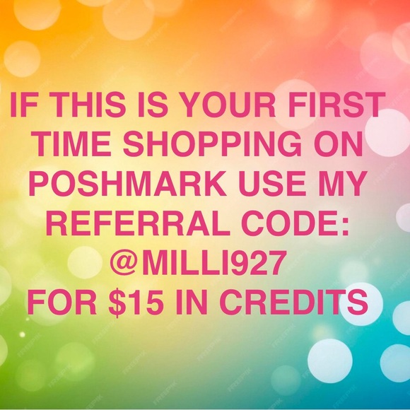 Versace Men’s Red and Black T-Shirt - Picture 5 of 7